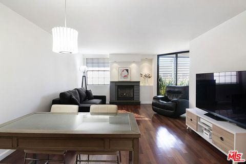 Photo of 740 N Kings Road #320, West Hollywood, CA 90069 (MLS # 26645541)