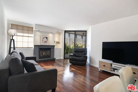 Photo of 740 N Kings Road #320, West Hollywood, CA 90069 (MLS # 26645541)
