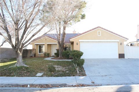 Photo of 44762 Shadowcrest Dr, Lancaster, CA 93536 (MLS # SR26006889)