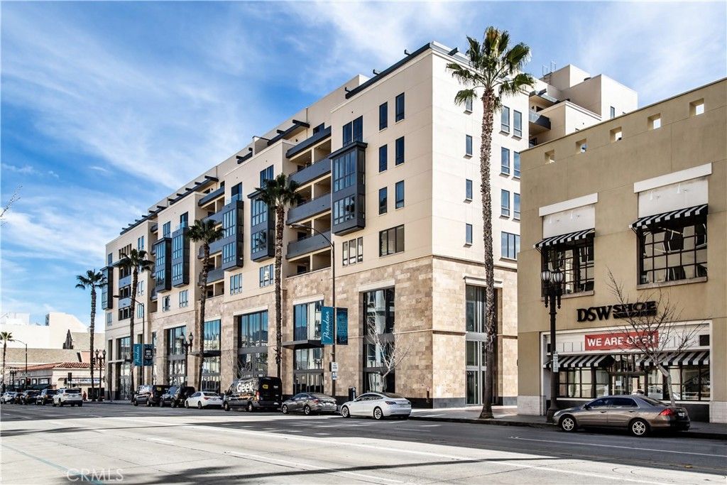 Photo of 39 S Los Robles Avenue #3006, Pasadena, CA 91101 (MLS # TR25218798)