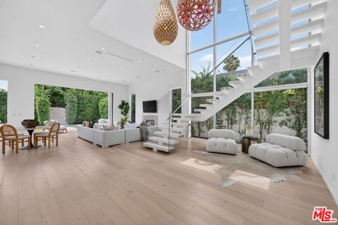 Photo of 6356 W 5th Street, Los Angeles, CA 90048 (MLS # 26841397)