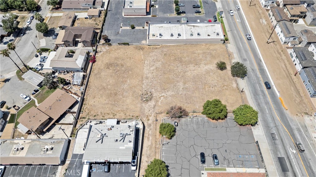 3553 E Highland Avenue