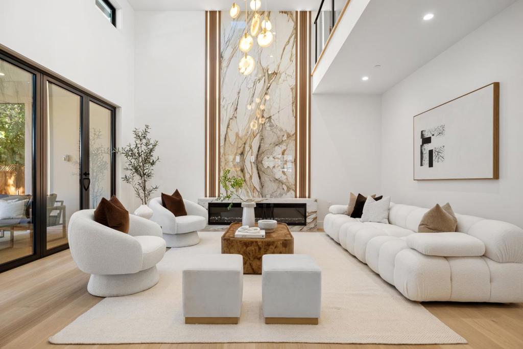 3569 Laguna Avenue
