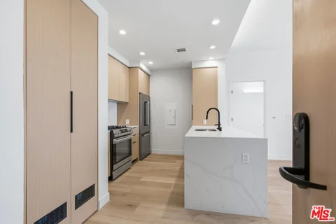 MLS: 26986079