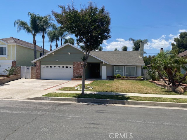 READY TO MOVE INTO THIS BEAUTIFUL CULDE SAC HOME, OFFERING 3-BEDROOM ,2-BATHROOM ROOM WITH A FAMILY ROOM, DINNING ROOM, AND FORMAL LIVING ROOM WITH A LARGE CHEFS KITCHEN OVERLOOKING THE COVERED PATIO AND POOL AND SPA, A LARGE 2-CAR ATTACHED GARAGE, ITS CENTRALY LOCATED TO ALL CONVENIENT SHOPPING
