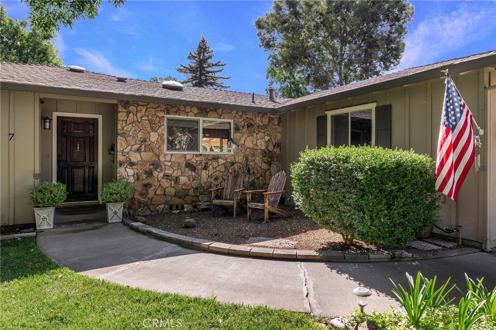 7 Calgary Ln