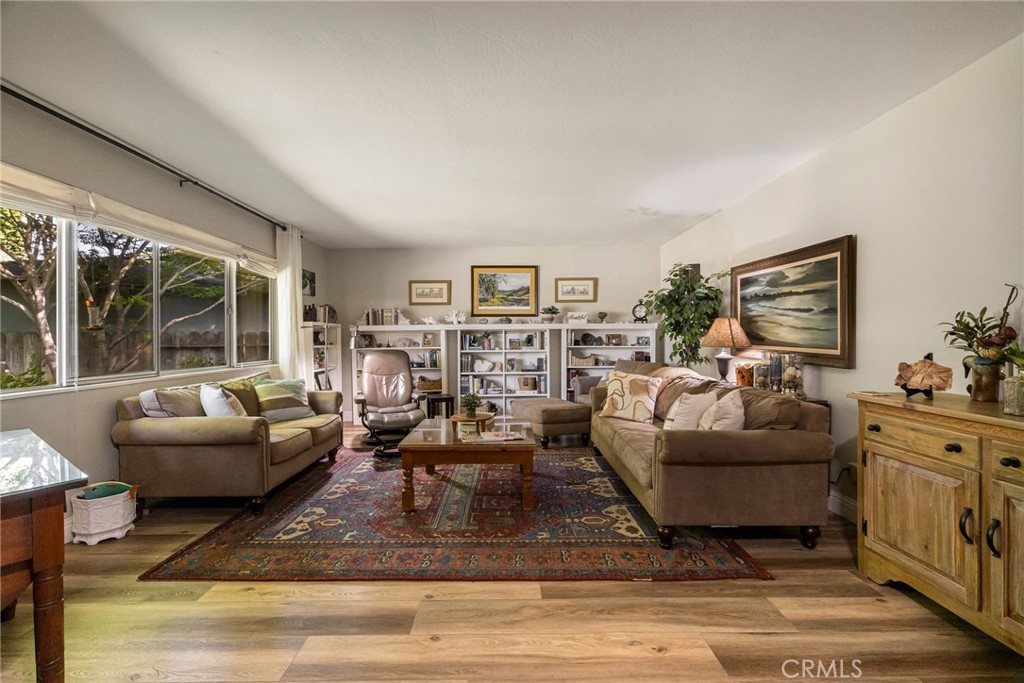 7 Calgary Ln