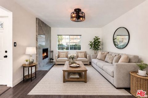 Photo of 18318 Gresham Street, Northridge, CA 91325 (MLS # 26665837)