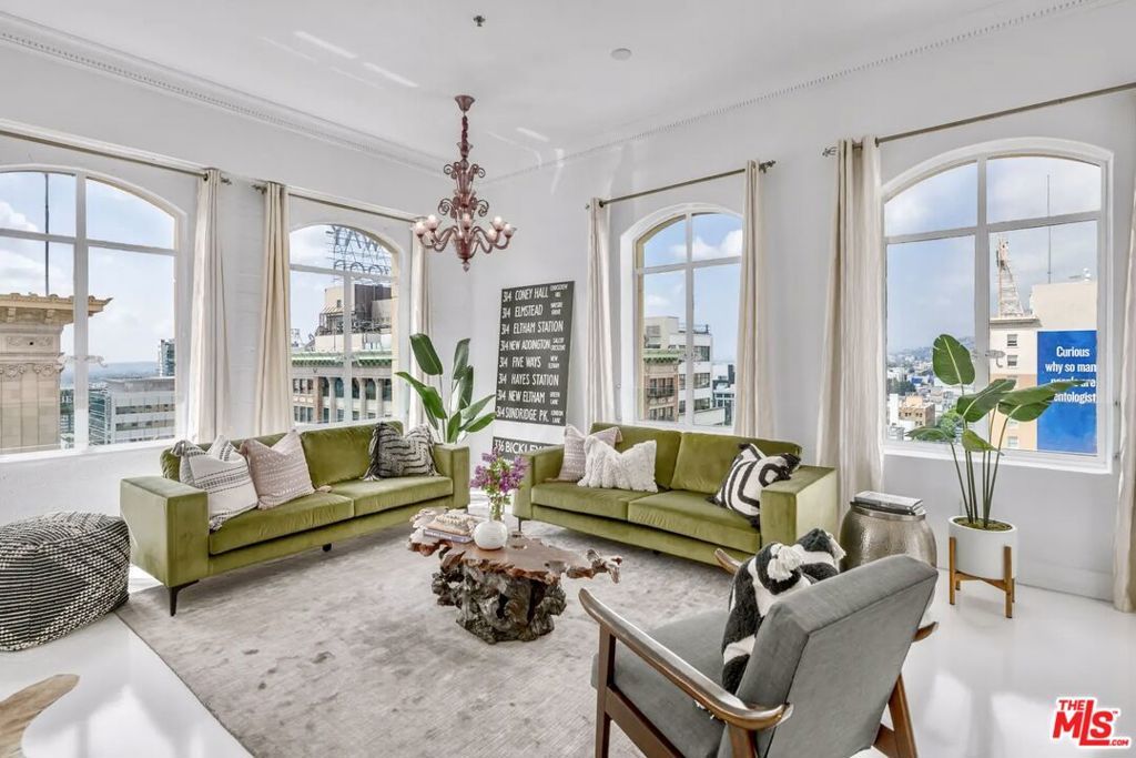 Photo of 6253 Hollywood Boulevard #1202, Los Angeles, CA 90028 (MLS # 26700481)