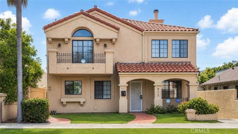 Photo of 917 Euclid Avenue, Long Beach, CA 90804 (MLS # PW26175130)