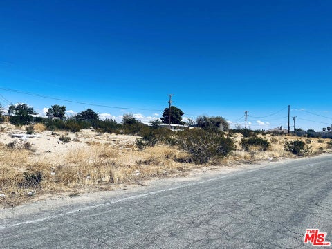 Photo of 10211 Evelyn Avenue, California City, CA 93505 (MLS # 26102921)