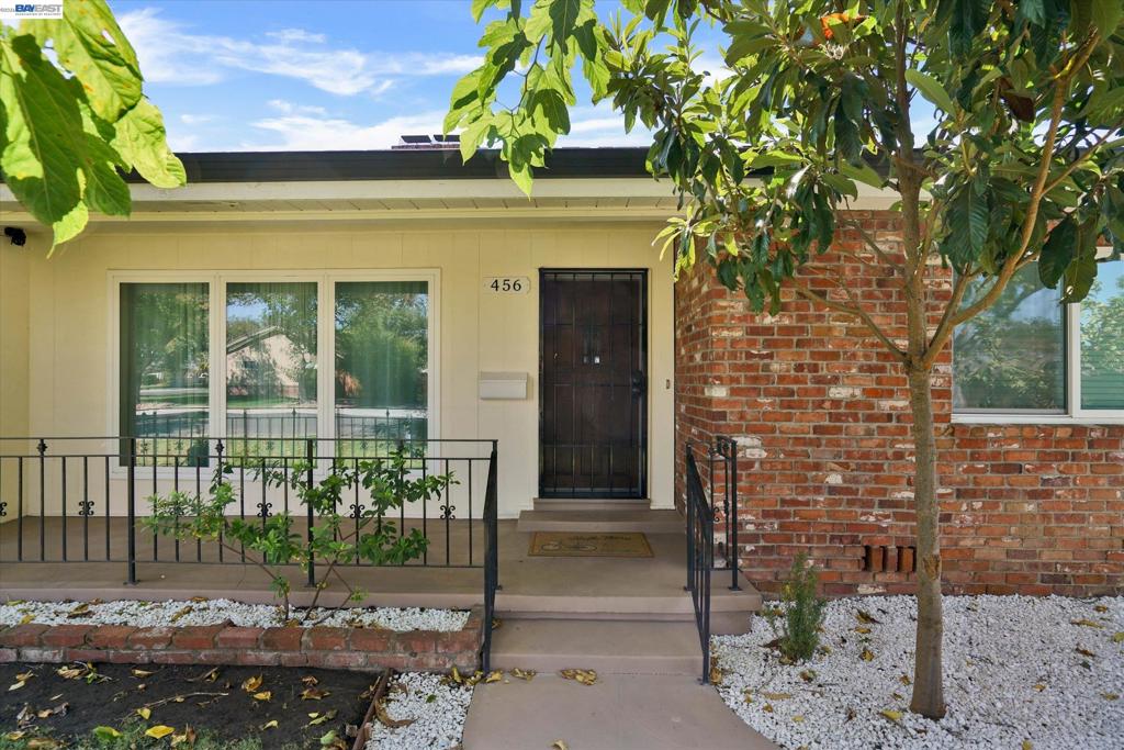 456 Hollywood Ave