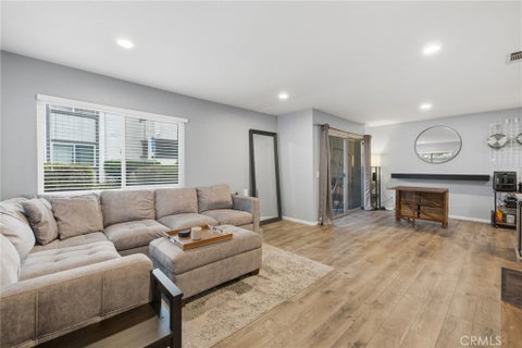Photo of 1346 E Hillcrest DR #40, Thousand Oaks, CA 91362 (MLS # SR26132899)