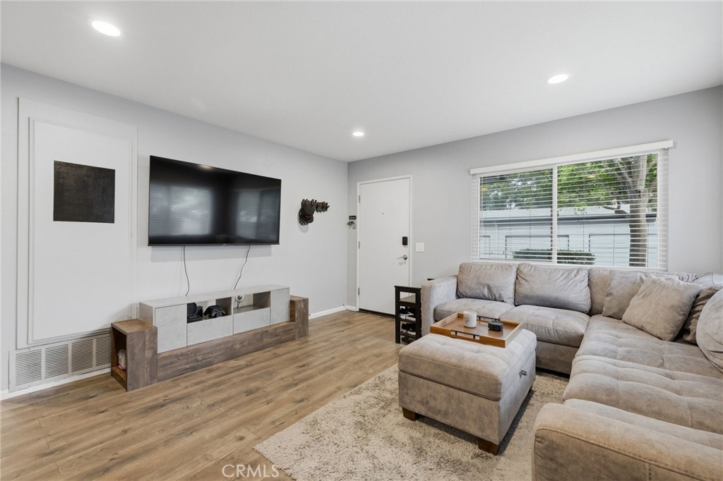 1346 E Hillcrest 40