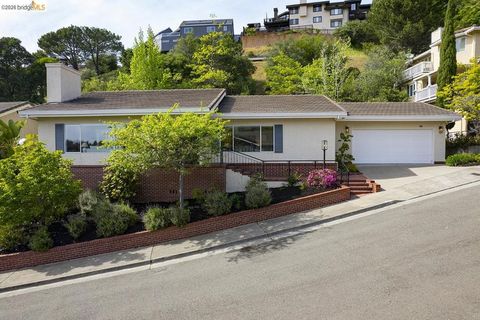 Photo of 6109 Fairlane Dr, Oakland, CA 94611 (MLS # 41129907)