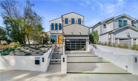 Photo of 12207 Valleyheart Drive, Studio City, CA 91604 (MLS # SR25242550)