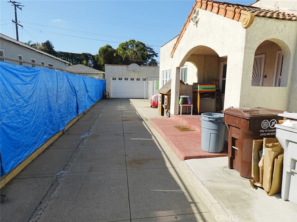 211 S Poinsettia Avenue