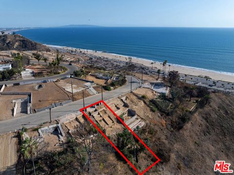 Photo of 425 Puerto Del Mar, Pacific Palisades, CA 90272 (MLS # 25600513)