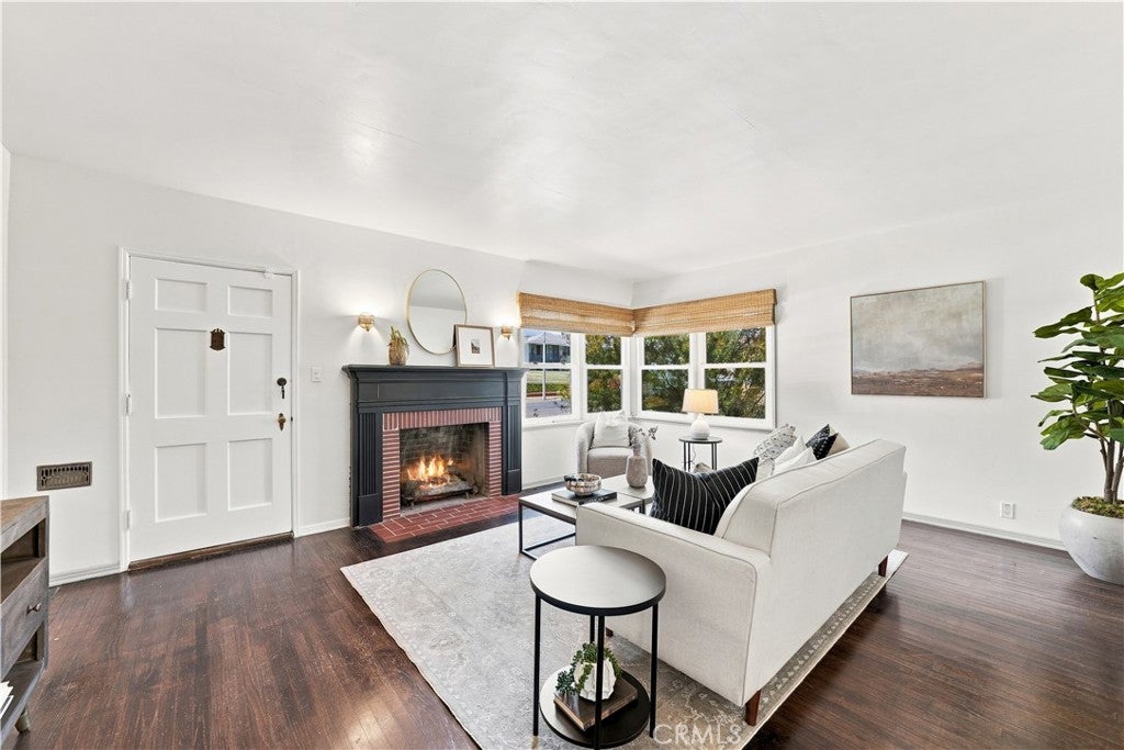 528 W Burnett