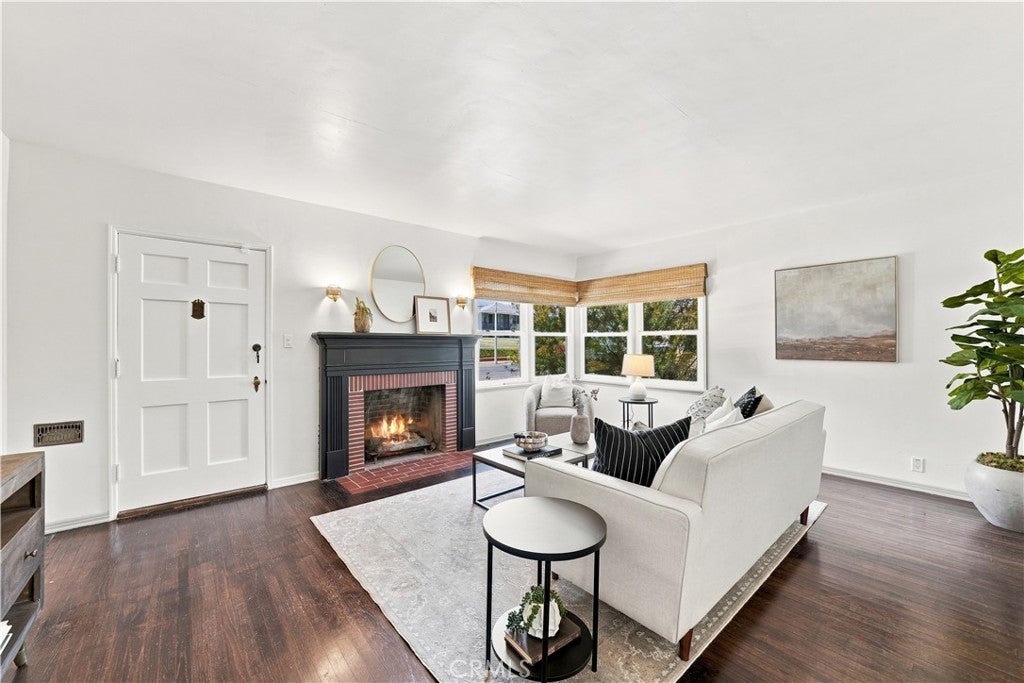 528 W Burnett