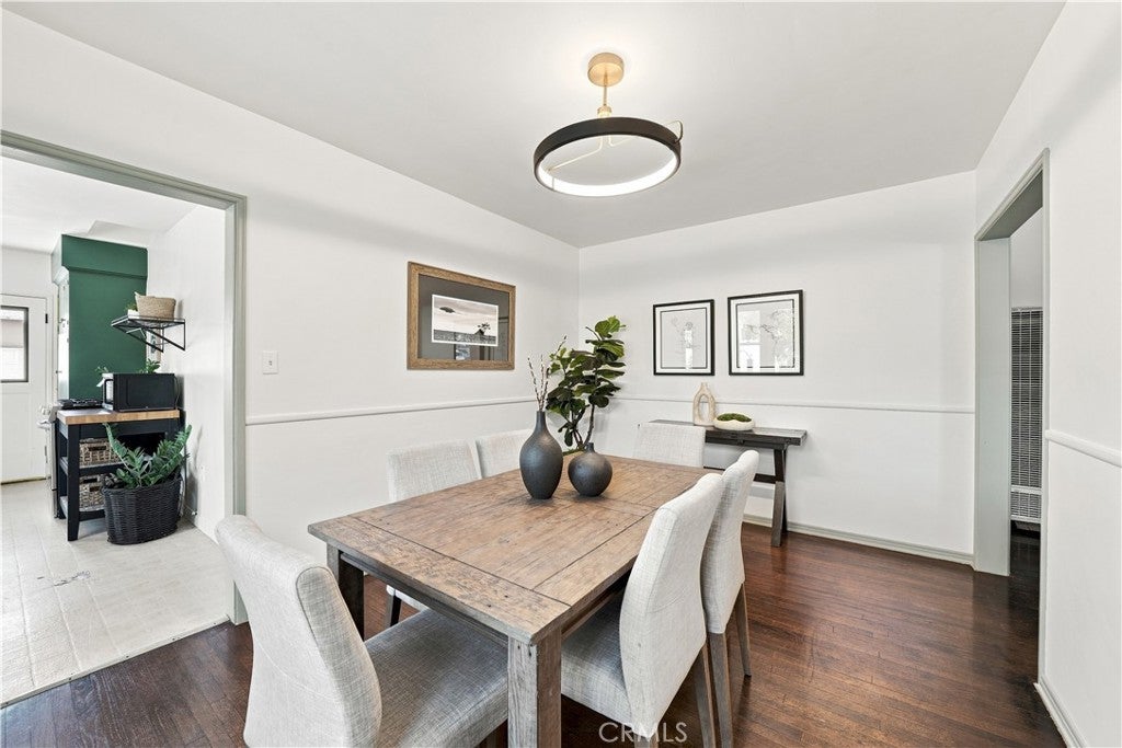 528 W Burnett