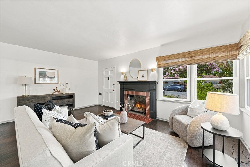 528 W Burnett