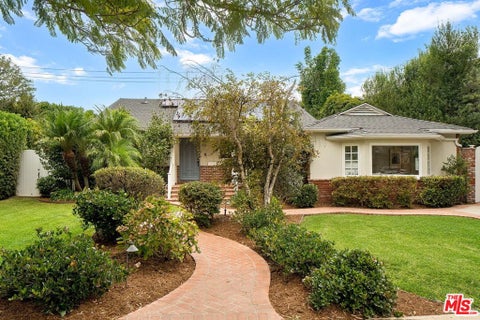 Photo of 3200 Stoner Avenue, Los Angeles, CA 90066 (MLS # 26990005)