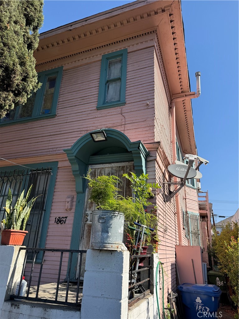 1867 W 11th