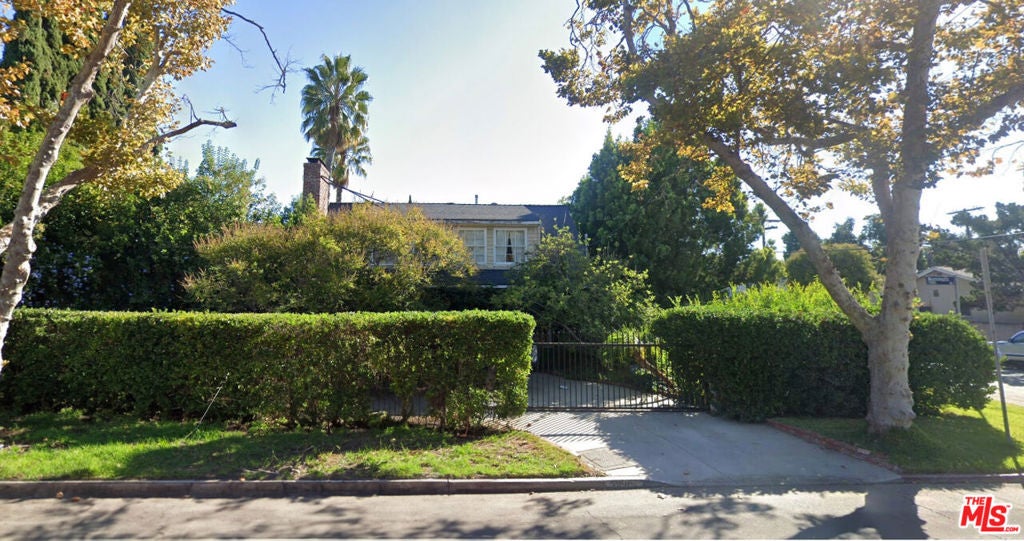 5904 Mammoth Avenue