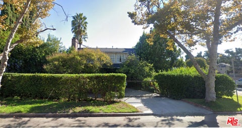 Photo of 5904 Mammoth Avenue, Los Angeles, CA 91401 (MLS # 26862455)