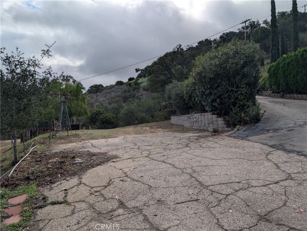 1087 LOMA Lane