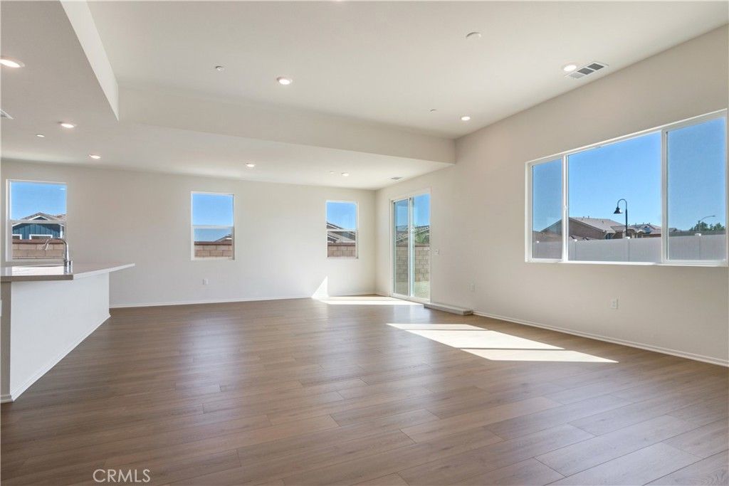 Photo of 45652 Rachel Avenue, Lancaster, CA 93534 (MLS # SR25254827)