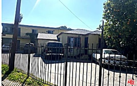 Photo of 1800 Carmona Avenue, Los Angeles, CA 90019 (MLS # 26658253)