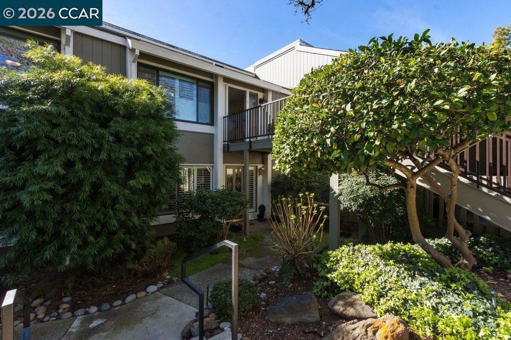Photo of 3136 Rossmoor Parkway Pkwy #6, Walnut Creek, CA 94595 (MLS # 41127288)