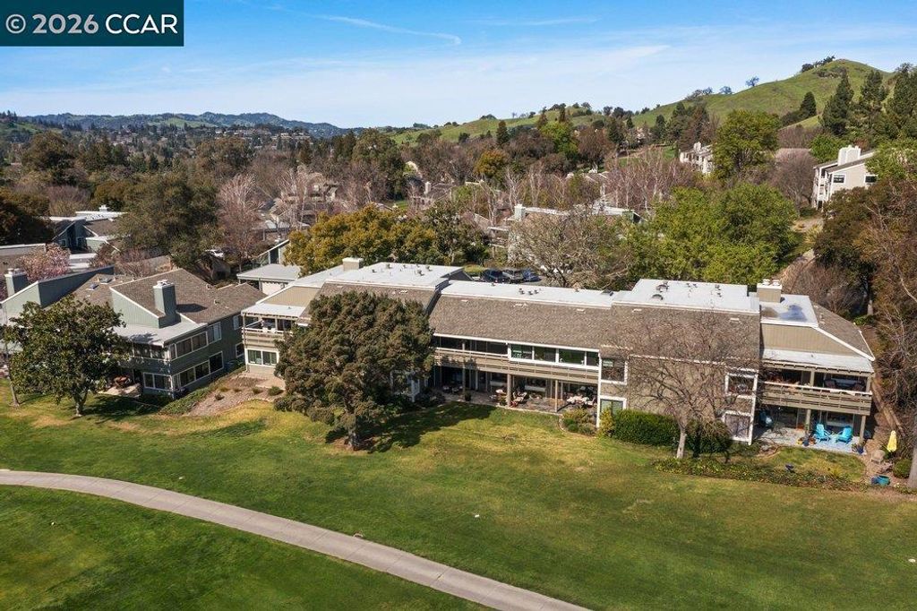 Photo of 3136 Rossmoor Parkway Pkwy #6, Walnut Creek, CA 94595 (MLS # 41127288)