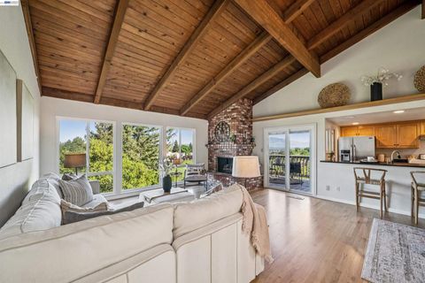 Photo of 471 Ridgeview Dr Dr, Pleasant Hill, CA 94523 (MLS # 41129831)