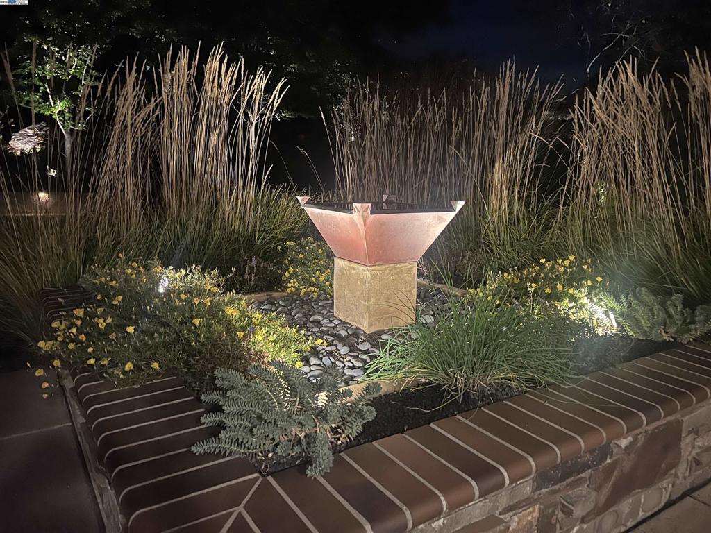 RUBY HILL - Residential