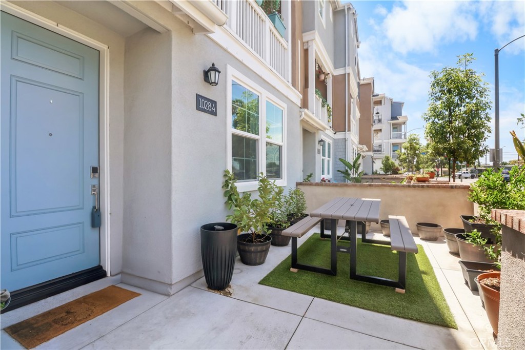 1028 N Anaheim Boulevard 4