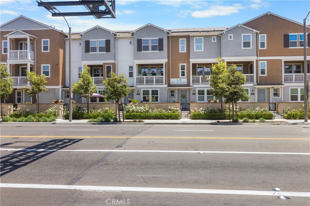 1028 N Anaheim Boulevard 4