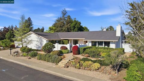 Photo of 285 Claudia Ct Ct, Moraga, CA 94556 (MLS # 41128084)
