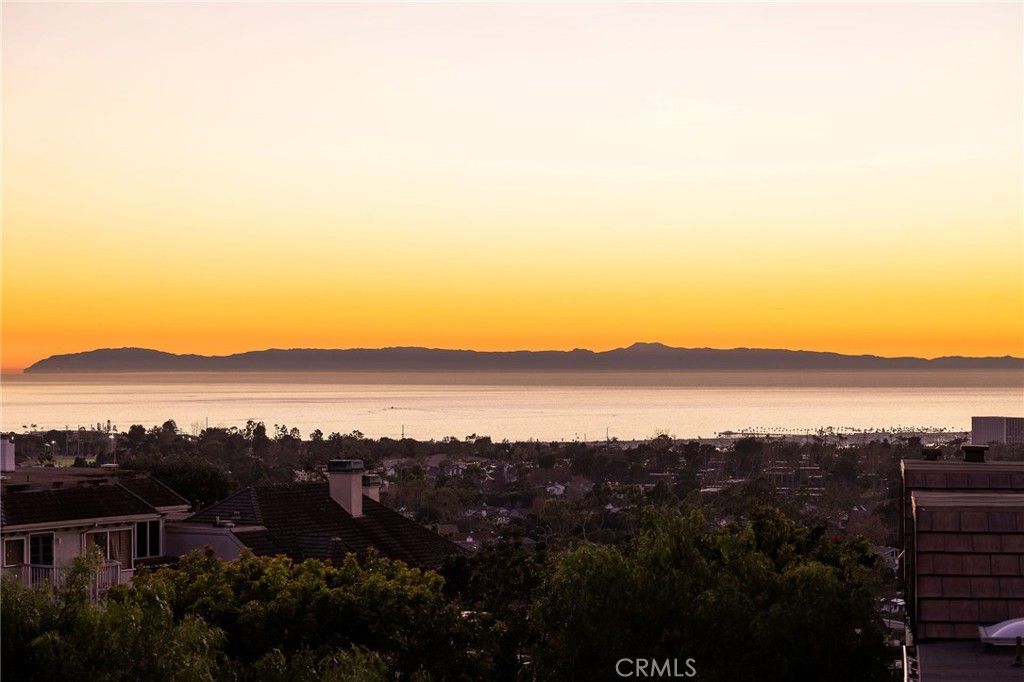 Photo of 39 Harbor Ridge Dr, Newport Beach, CA 92660 (MLS # OC26132920)