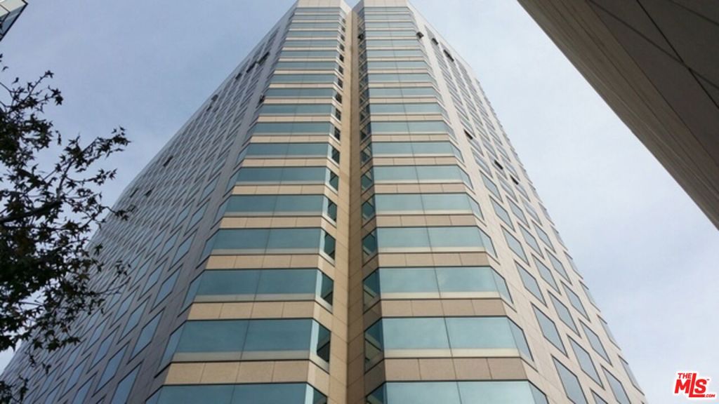 Beautiful Condo in the heart of Downtown LA. Live in downtown, close to Staple's Center, shopping and restaurants. Close to freeway and the views are amazing. This 2 bedroom 2 bath condo comes with wood floors, updated bathrooms, and kitchen with stainless steel appliances. Also this building comes with wonderful amenities such as a theater, social lounge, gym, 24hr concierge/guard, and underground gated parking. Available December 1, 2025 This Loft has sliding door dividing in to two bedrooms. It is currently a 2 bedroom condo. The #1 room is separated by a sliding door and the #2 room is an open loft space.