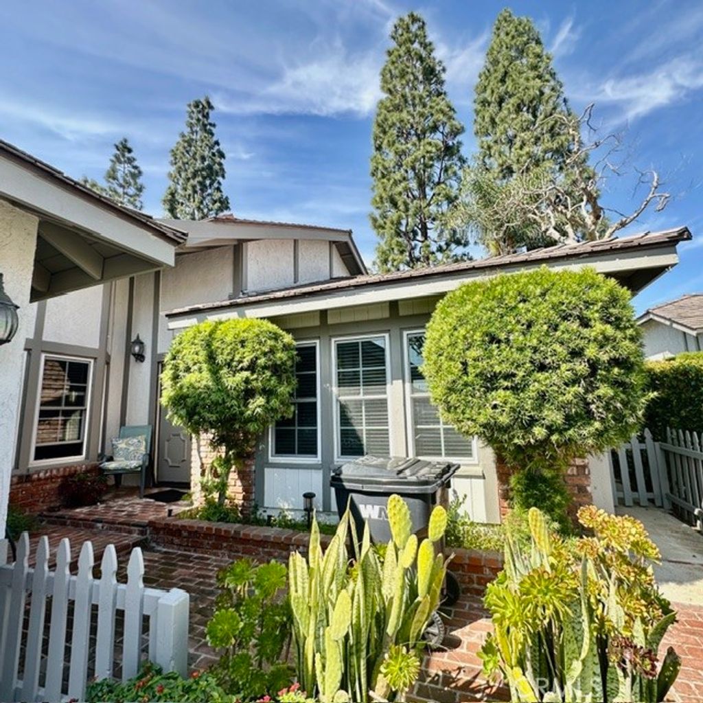 Photo of 1022 Regis Way Way, Tustin, CA 92780 (MLS # OC26078721)