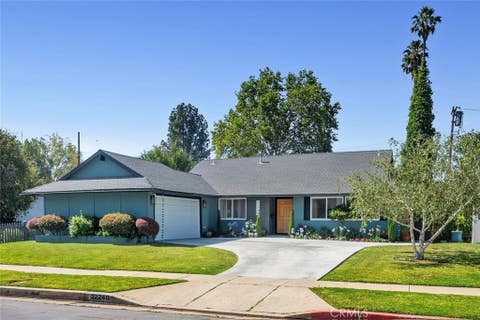 Photo of 22240 Hart ST, Canoga Park, CA 91303 (MLS # SR26117953)
