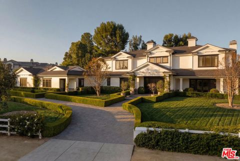 Photo of 24155 Hidden Ridge Road, Hidden Hills, CA 91302 (MLS # 26663319)