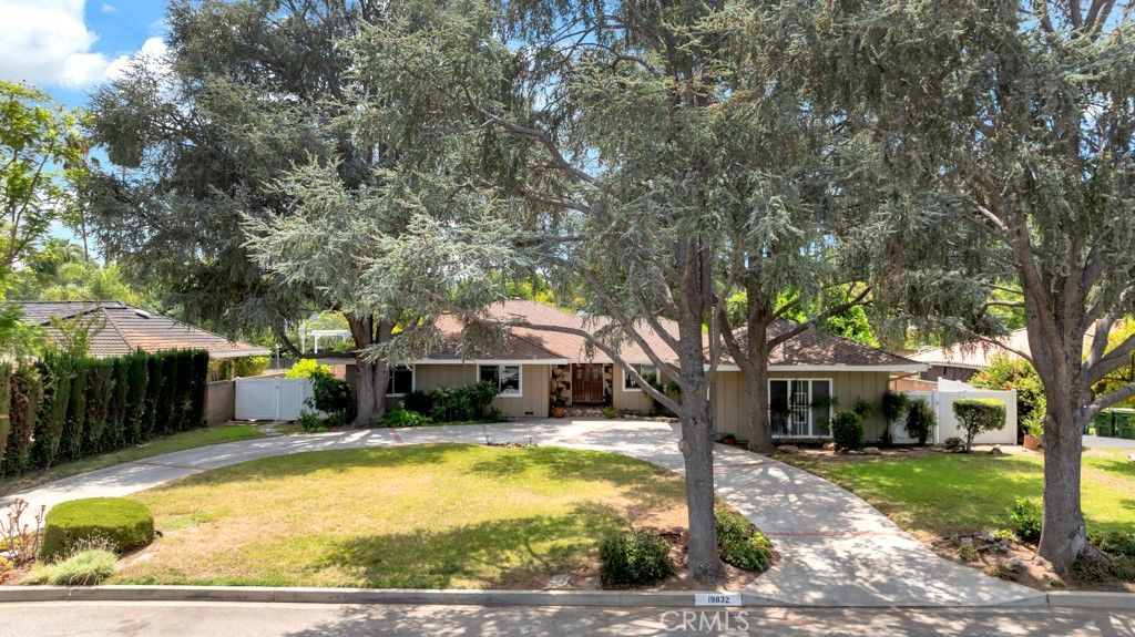 Photo of 19832 Redwing Street, Woodland Hills, CA 91364 (MLS # SR25166830)