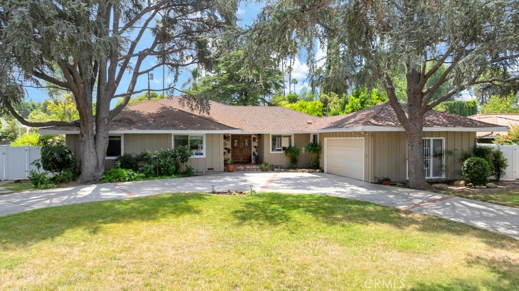 Photo of 19832 Redwing Street, Woodland Hills, CA 91364 (MLS # SR25166830)