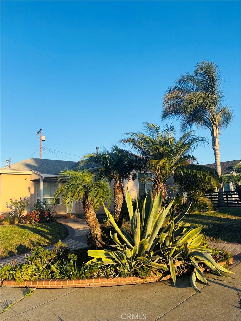 13902 S Zamora