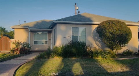 Photo of 13902 S Zamora AVE, Compton, CA 90222 (MLS # SR26178960)