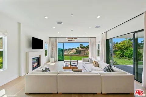 21316 Poema Place, Chatsworth, CA 91311 - MLS#: 25595619